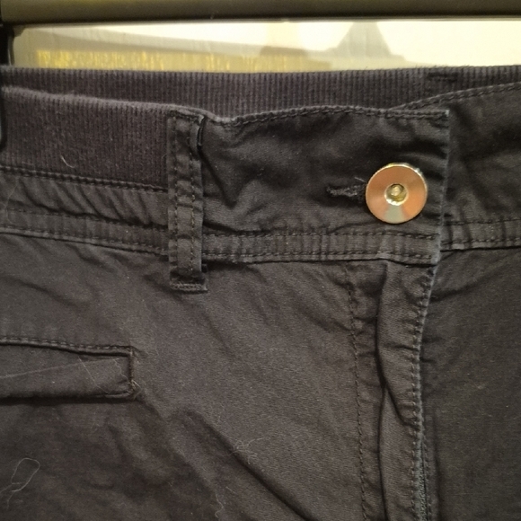 Chico's Crop Black Cargo Pants In Lighrweight Cotton - Picture 5 of 8